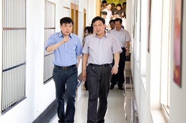 2012年7月5日，時任嘉興市委書記李衛(wèi)寧一行調(diào)研公司黨建工作