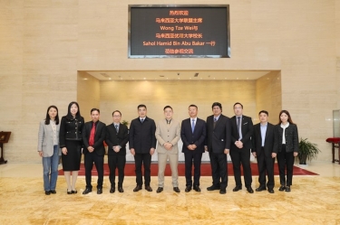 馬來西亞大學(xué)聯(lián)盟主席拿督斯里黃炫碩一行蒞臨景興紙業(yè)參觀交流，共建“一帶一路”人才培養(yǎng)培訓(xùn)基地